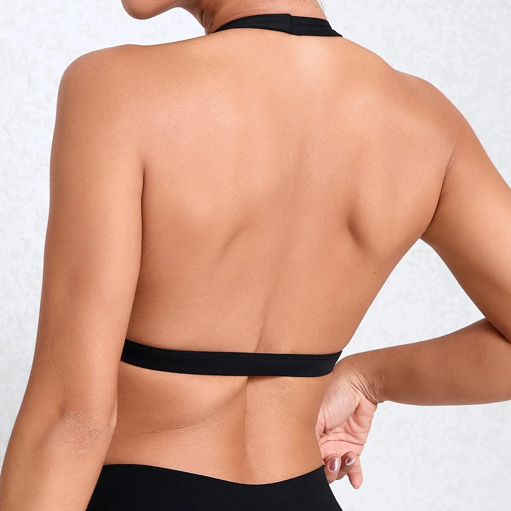 Seamless Halter Neck Open Back Sports Bra – Medium Support Yoga Gym Crop Top