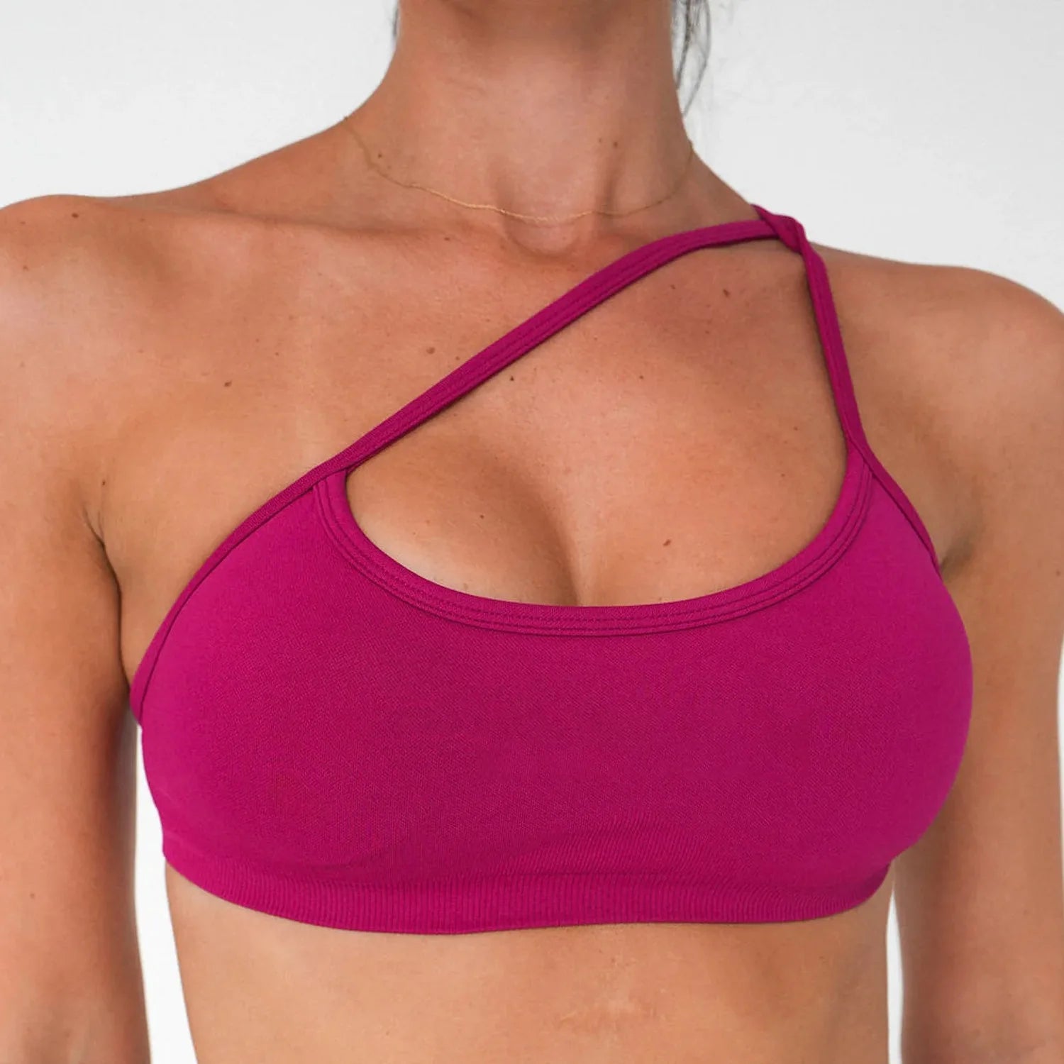 Seamless Yoga Sports Bra – 3-Way Convertible Strap Removable Pads