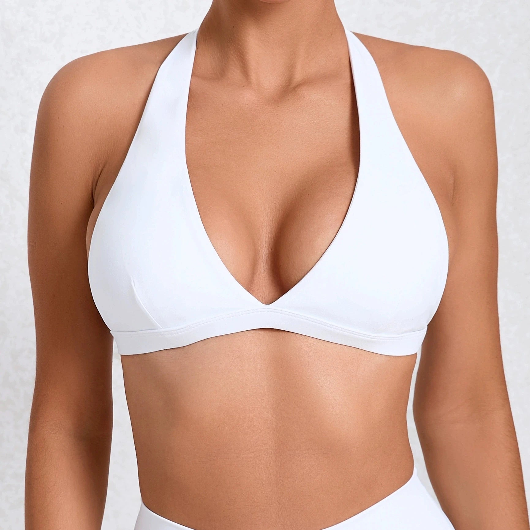 Seamless Halter Neck Open Back Sports Bra – Medium Support Yoga Gym Crop Top